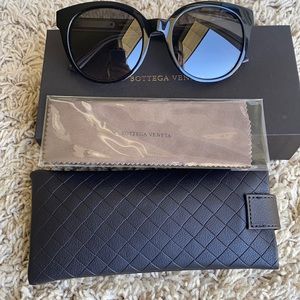 Bottega Venetta Black Round sunglasses